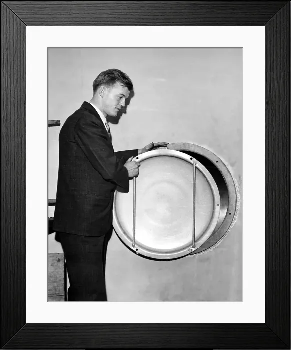 Framed Print : Robert J. Van de Graaff (1901-1967) American Physicist w / Spherical atom-bursting terminal, MIT, 11 / 29 / 33. Courtesy: CSU Archives  /  Everett Collection