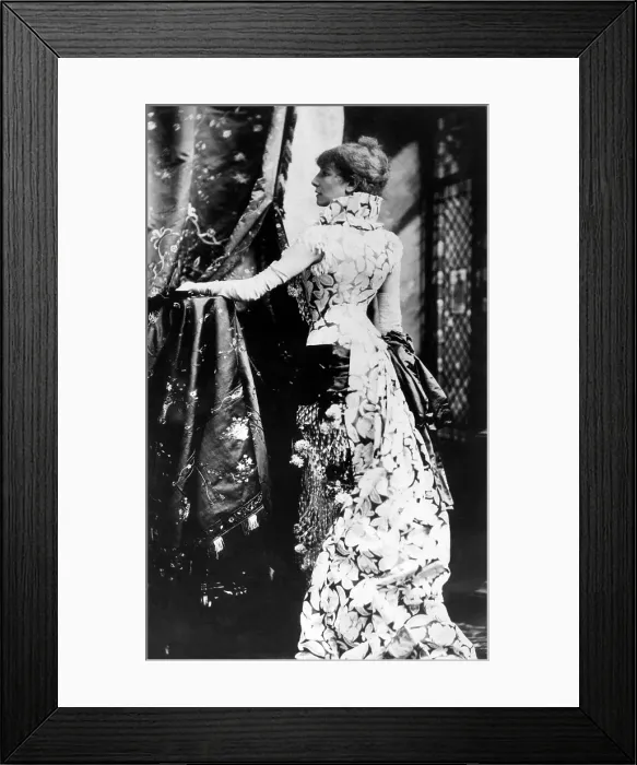 Framed Print : Sarah Bernhardt, circa 1900. Courtesy: CSU Archives / Everett Collection