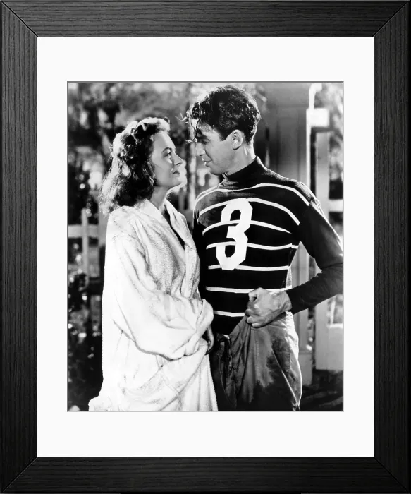 Framed Print : IT'S A WONDERFUL LIFE, Donna Reed, James Stewart, 1946. photo: CSU Archives / courtesy Everett Collection Framed Print : IT'S A WONDERFUL LIFE, Donna Reed, James Stewart, 1946. photo: CSU Archives / courtesy Everett Collection