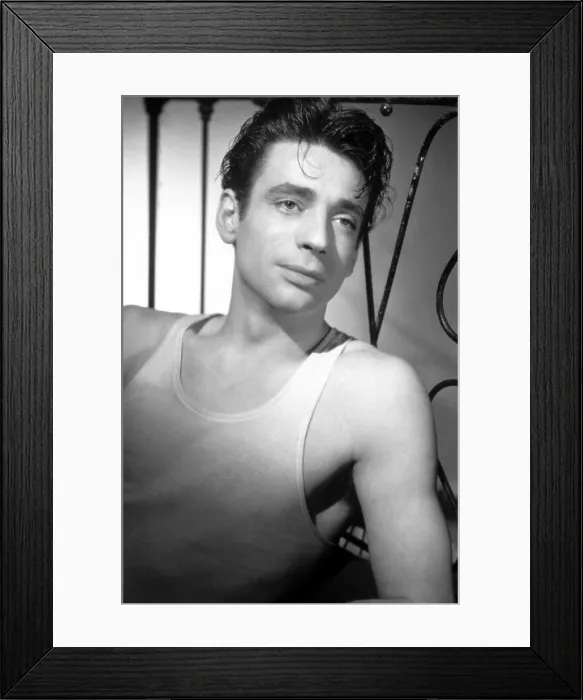 Framed Print : GATES OF THE NIGHT, (aka LES PORTES DE LA NUIT), Yves Montand, 1946