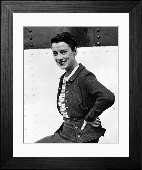 Framed Print : Beatrice Lillie, sailing from New York on the Ile de France, August 18, 1934