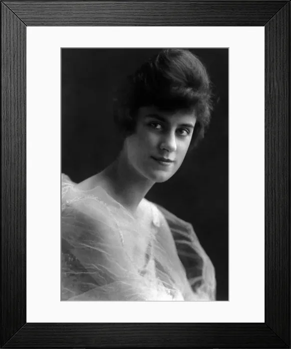 Framed Print : Beatrice Lillie, 1920 Framed Print : Beatrice Lillie, 1920