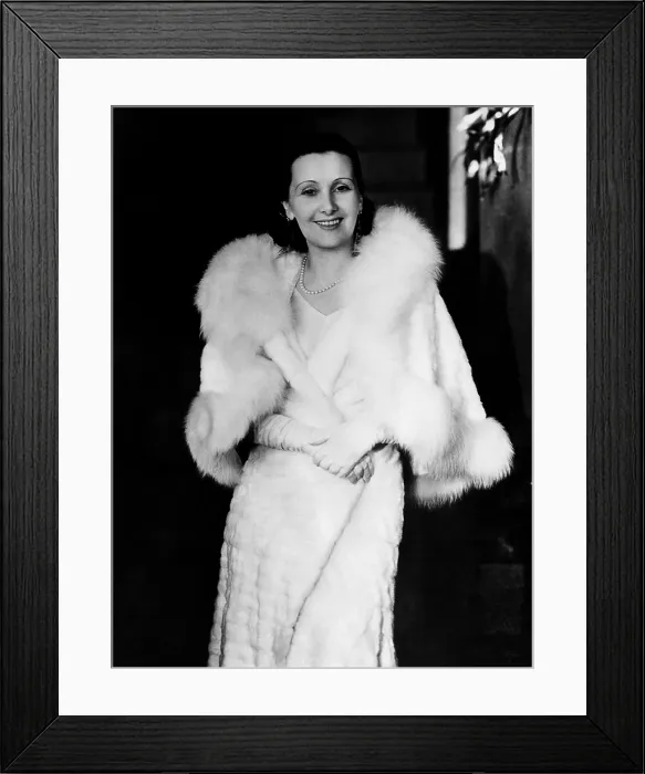 Framed Print : Lil Dagover at the Los Angeles premiere of ALEXANDER HAMILTON, October 1931 Framed Print : Lil Dagover at the Los Angeles premiere of ALEXANDER HAMILTON, October 1931
