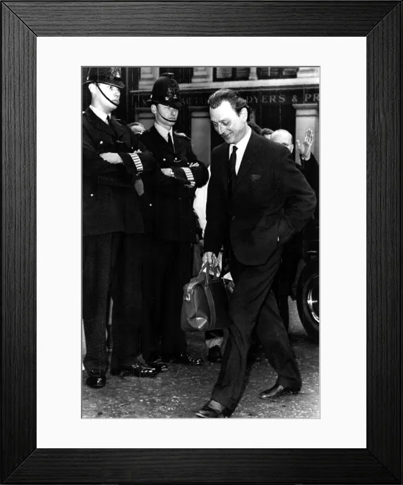 Framed Print : Dr. Stephen Ward on his way to trial at the Old Bailey, London, July 22, 1963. Courtesy: CSU Archives  /  Everett Collection