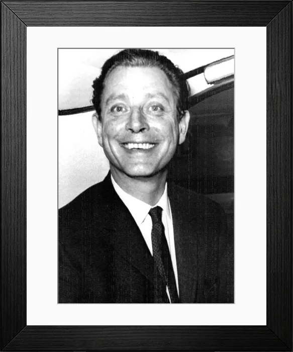 Framed Print : Dr. Stephen Ward leaving Old Bailey, nearing the end of his trial, London, July 29, 1963. Courtesy: CSU Archives  /  Everett Collection