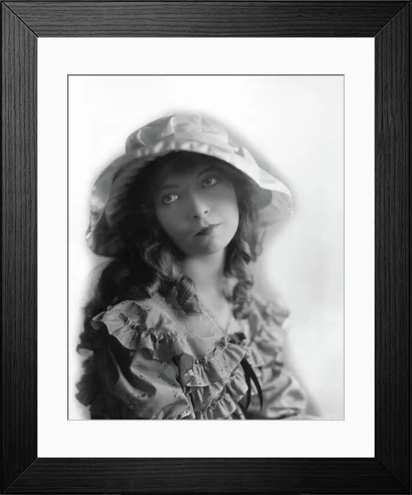 Framed Print : Lillian Gish, 1922 Framed Print : Lillian Gish, 1922