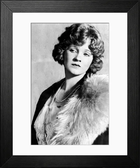 Framed Print : Mary Miles Minter (1902-1984), American silent film actress, c. 1923.. Courtesy: CSU Archives / Everett Collection Framed Print : Mary Miles Minter (1902-1984), American silent film actress, c. 1923.. Courtesy: CSU Archives / Everett Collection