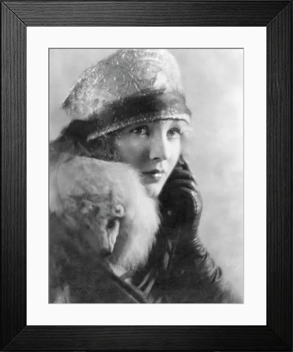 Framed Print : American silent film actress Mary Miles Minter, (1902-1984), 1922.. Courtesy: CSU Archives / Everett Collection Framed Print : American silent film actress Mary Miles Minter, (1902-1984), 1922.. Courtesy: CSU Archives / Everett Collection