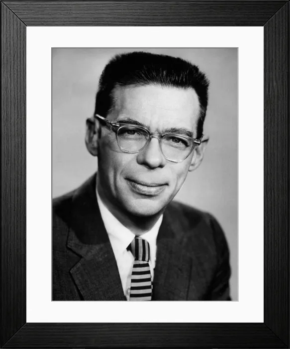 Framed Print : Richard Salant. Courtesy: CSU Archives  /  Everett Collection