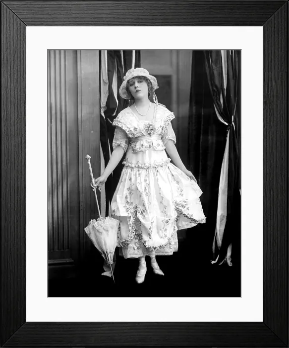 Framed Print : Mary Pickford, circa 1917. Courtesy: CSU Archives / Everett Collection