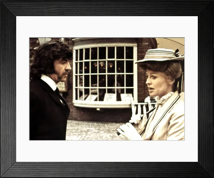 Framed Print : THE GO-BETWEEN, Alan Bates, Julie Christie, 1970