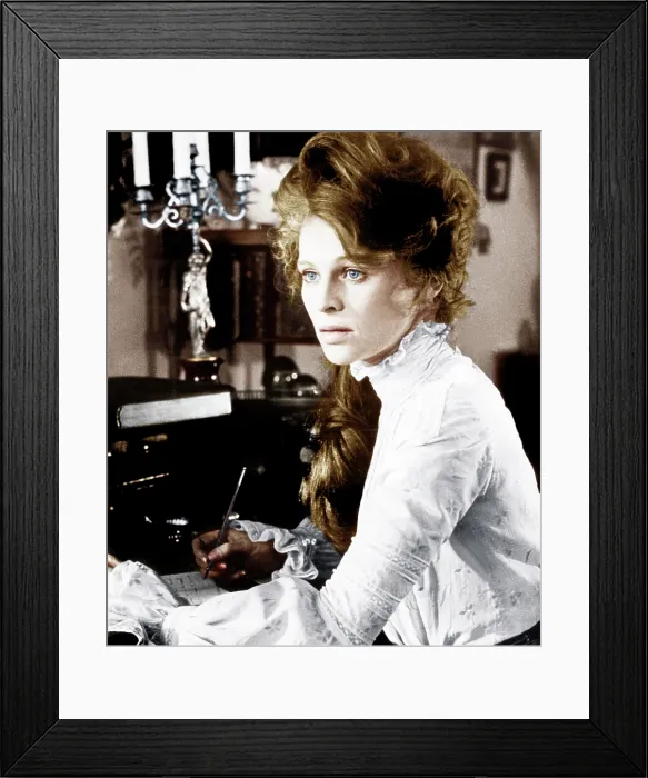 Framed Print : THE GO-BETWEEN, Julie Christie, 1970 Framed Print : THE GO-BETWEEN, Julie Christie, 1970
