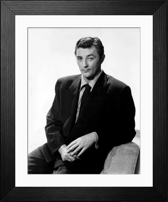 Framed Print : Robert Mitchum (1917-1997), American actor, wearing a Kenroll shirt. Circa 1950. Courtesy: CSU Archives / Everett Collection Framed Print : Robert Mitchum (1917-1997), American actor, wearing a Kenroll shirt. Circa 1950. Courtesy: CSU Archives / Everett Collection