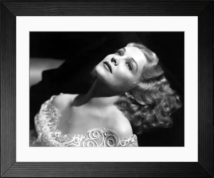 Framed Print : MADELEINE CARROLL, 1906-1987, photo: 1940 Framed Print : MADELEINE CARROLL, 1906-1987, photo: 1940