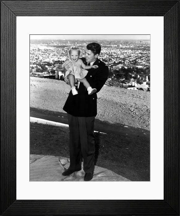 Framed Print : Ronald Reagan holding Maureen Reagan, 1943. Courtesy: CSU Archives  /  Everett Collection