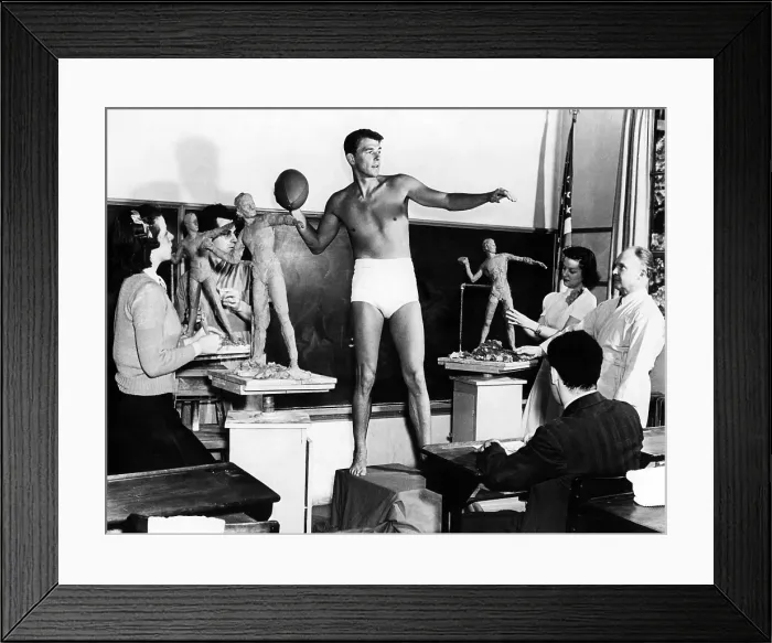 Framed Print : Ronald Reagan posing for a sculpture class, 1940. Courtesy: CSU Archives / Everett Collection Framed Print : Ronald Reagan posing for a sculpture class, 1940. Courtesy: CSU Archives / Everett Collection