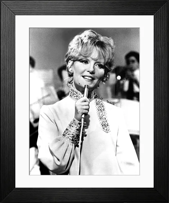 Framed Print : PETULA CLARK, c. 1967. Courtesy: CSU Archives  /  Everett Collection