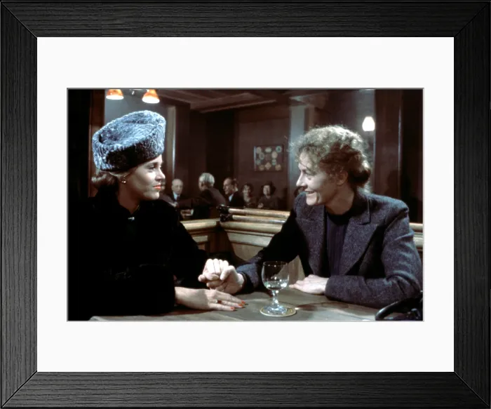 Framed Print : JULIA, Jane Fonda, Vanessa Redgrave, 1977. TM and Copyright 20th Century Fox Film Corp. All rights reserved. Courtesy: Everett Collection