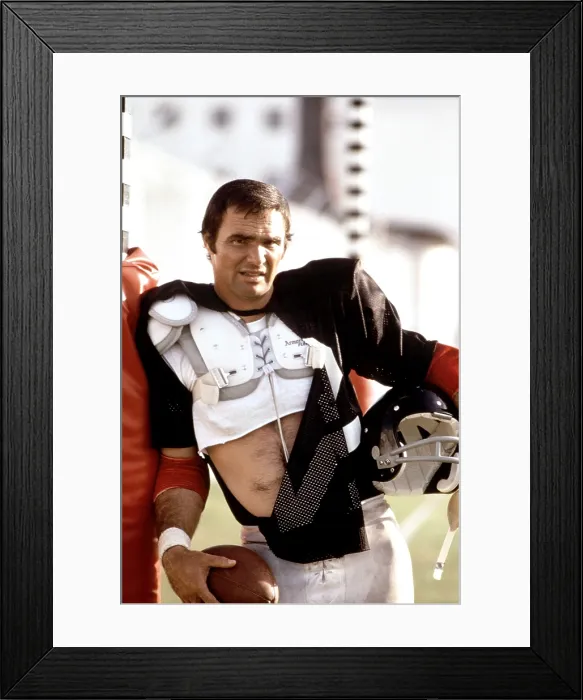 Framed Print : THE LONGEST YARD, Burt Reynolds, 1974. Paramount / courtesy Everett Collection