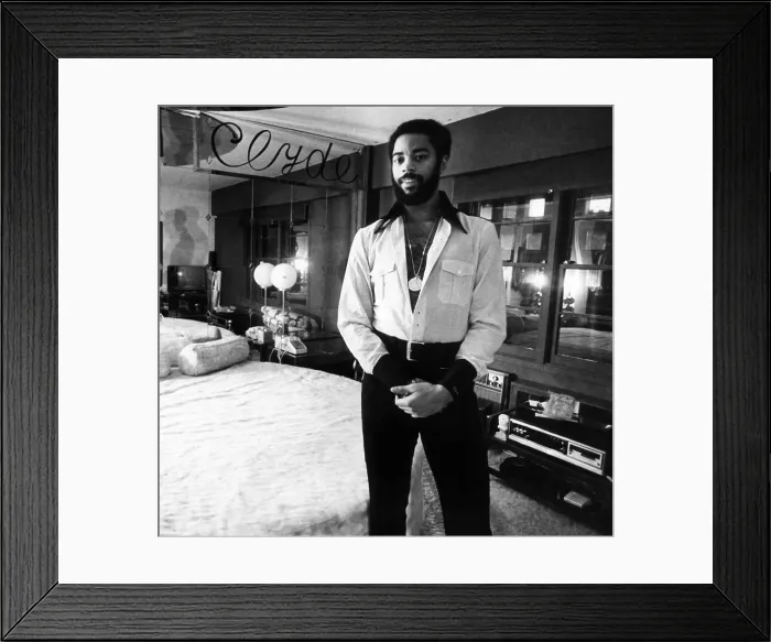 Framed Print : New York Knickerbocker point guard, Walt Frazier, in his penthouse apartment. January 1973. Courtesy CSU Archives / Everett Collection
