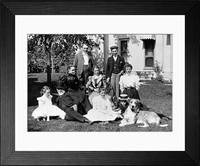Framed Print : Warren G. Harding, 29th President of the United States (1921-1923) and wife (seated) joined by friends, ca. 1910.. Courtesy: CSU Archives  /  Everett Collection