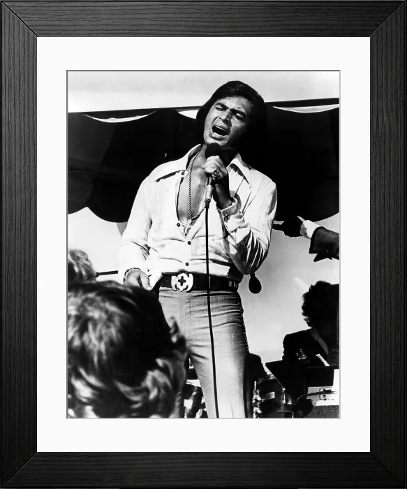 Framed Print : Englebert Humperdinck. ca. 1975. Courtesy: CSU Archives / Everett Collection