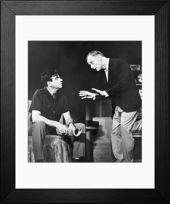 Framed Print : THE ODD COUPLE, Walter Matthau, Art Carney, 1965.. Courtesy: CSU Archives  /  Everett Collection