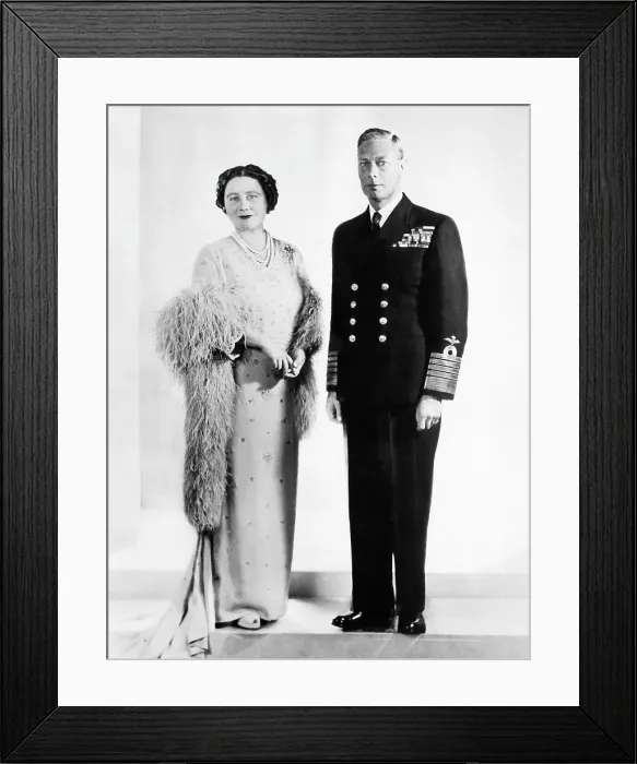 Framed Print : Queen Elizabeth, King George VI, London, c. 1949.. Courtesy: CSU Archives  /  Everett Collection