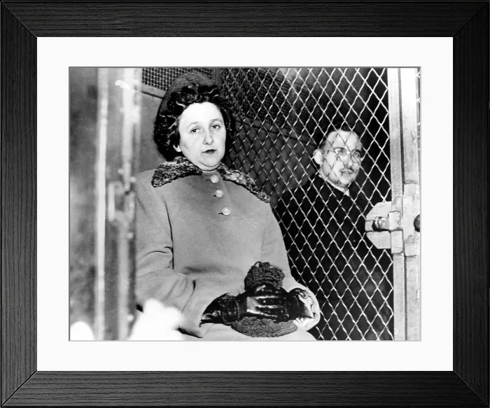 Framed Print : Ethel Rosenberg and her husband Julius Rosenberg, 1950's. Courtesy: CSU Archives  /  Everett Collection