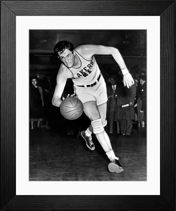 Framed Print : George Mikan, (1924-2005), American professional basketball player, playing for the Minneapolis Lakers, c. 1950.. Courtesy: CSU Archives  /  Everett Collection