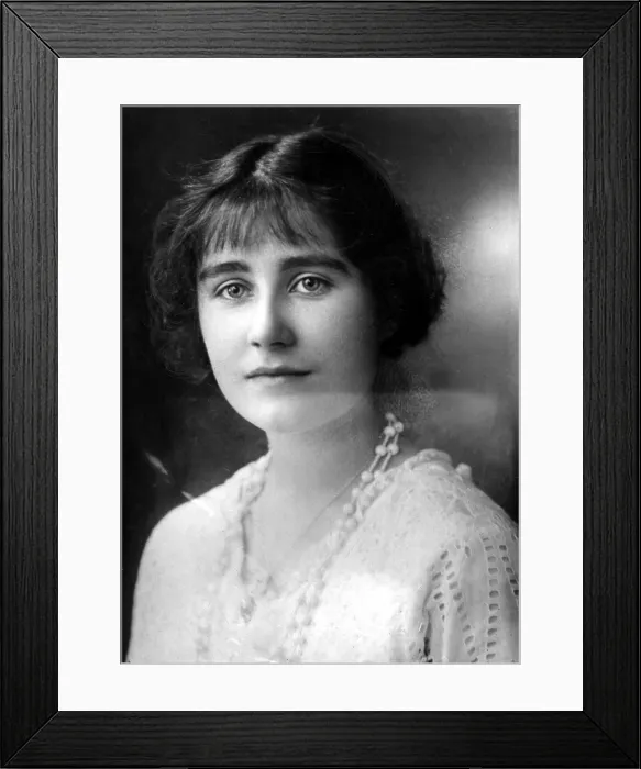 Framed Print : QUEEN MOTHER, formerly Lady Elizabeth Bowles-Lyon Duchess of York, circa 1923. Courtesy: CSU Archives  /  Everett Collection