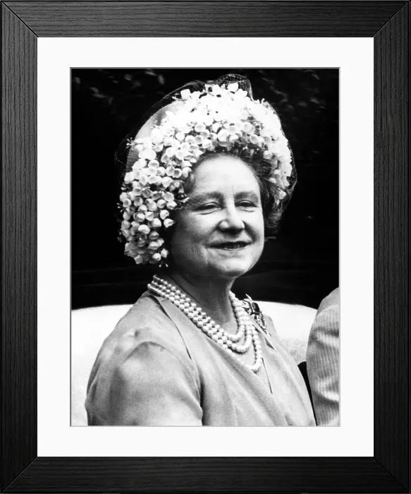 Framed Print : Queen Elizabeth (the Queen Mother), London, 1968.. Courtesy: CSU Archives  /  Everett Collection