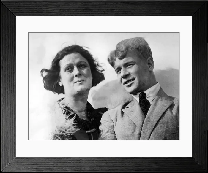 Framed Print : Isadora Duncan and husband Sergei Yesenin, 12 / 1925 Framed Print : Isadora Duncan and husband Sergei Yesenin, 12 / 1925