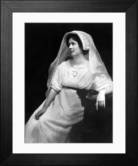 Framed Print : Isadora Duncan, 1912. Courtesy: CSU Archives / Everett Collection Framed Print : Isadora Duncan, 1912. Courtesy: CSU Archives / Everett Collection