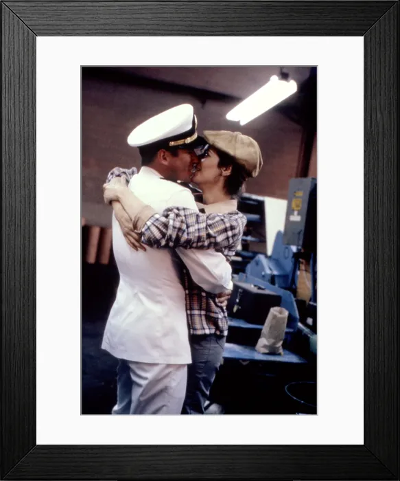 Framed Print : AN OFFICER AND A GENTLEMAN, Richard Gere, Debra winger, 1982, (c) Paramount / courtesy Everett Collection