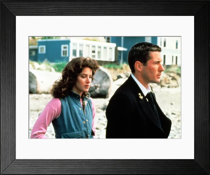 Framed Print : AN OFFICER AND A GENTLEMAN, Richard Gere, Debra Winger, 1982, (c) Paramount / courtesy Everett Collection