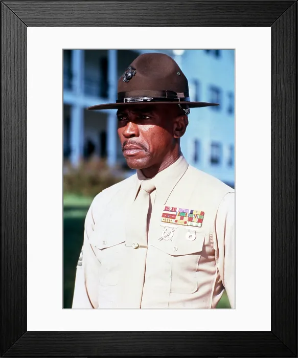 Framed Print : AN OFFICER AND A GENTLEMAN, Louis Gossett Jr. 1982. Paramount / Courtesy Everett Collection