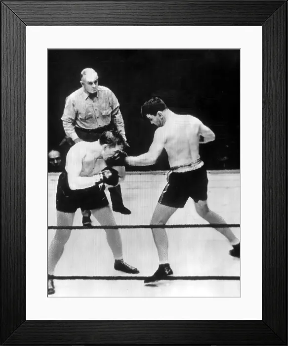Framed Print : James Braddock (right) pummels Tommy Farr and wins bout by decision in 10 rounds. New York, NY, January 21, 1938.. Courtesy: CSU Archives  /  Everett Collection