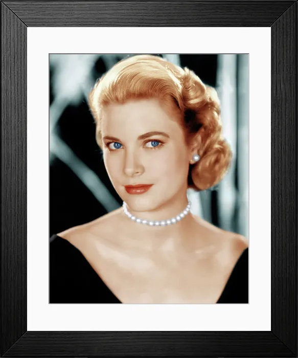 Framed Print : REAR WINDOW, Grace Kelly, 1954 Framed Print : REAR WINDOW, Grace Kelly, 1954
