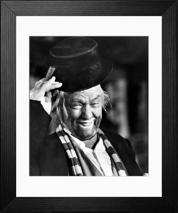 Framed Print : FREDDY THE FREELOADER'S CHRISTMAS DINNER, Red Skelton, 1981.. Courtesy: CSU Archives / Everett Collection Framed Print : FREDDY THE FREELOADER'S CHRISTMAS DINNER, Red Skelton, 1981.. Courtesy: CSU Archives / Everett Collection