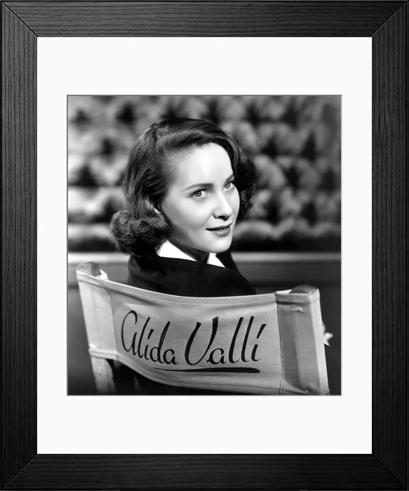 Framed Print : THE THIRD MAN, Alida Valli, on the set, 1949