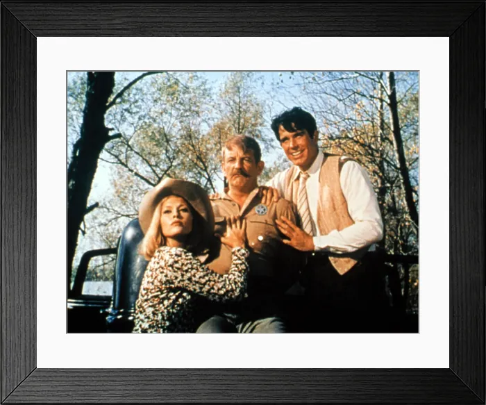 Framed Print : BONNIE AND CLYDE, Faye Dunaway, Denver Pyle, Warren Beatty, 1967
