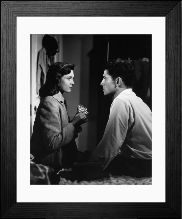 Framed Print : SIDE STREET, from left: Cathy O'Donnell, Farley Granger, 1950 sidestreet1949-fsct002(sidestreet1949-fsct002)