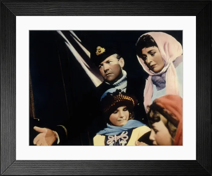 Framed Print : A NIGHT TO REMEMBER, Kenneth More (back left), 1958 Framed Print : A NIGHT TO REMEMBER, Kenneth More (back left), 1958
