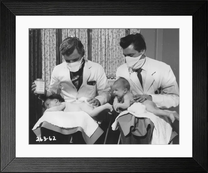 Framed Print : DOCTOR IN THE HOUSE, from left: Kenneth More, Dirk Bogarde, 1954 doctorinthehouse1954-fsct006(doctorinthehouse1954-fsct006)