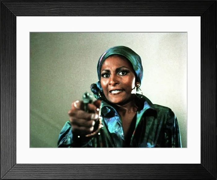 Framed Print : FOXY BROWN, Pam Grier, 1974 Framed Print : FOXY BROWN, Pam Grier, 1974