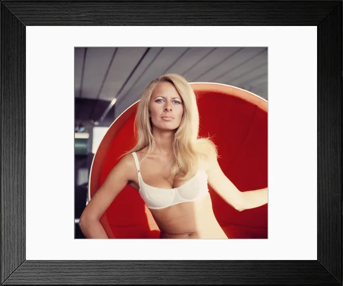 Framed Print : THE ITALIAN JOB, Margaret Blye, 1969 theitalianjob1969-fsct25(theitalianjob1969-fsct25) Framed Print : THE ITALIAN JOB, Margaret Blye, 1969 theitalianjob1969-fsct25(theitalianjob1969-fsct25)