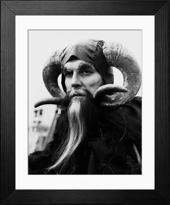 Framed Print : MONTY PYTHON AND THE HOLY GRAIL, John Cleese, 1975 montypythonholygrail-fsc19(montypythonholygrail-fsc19)
