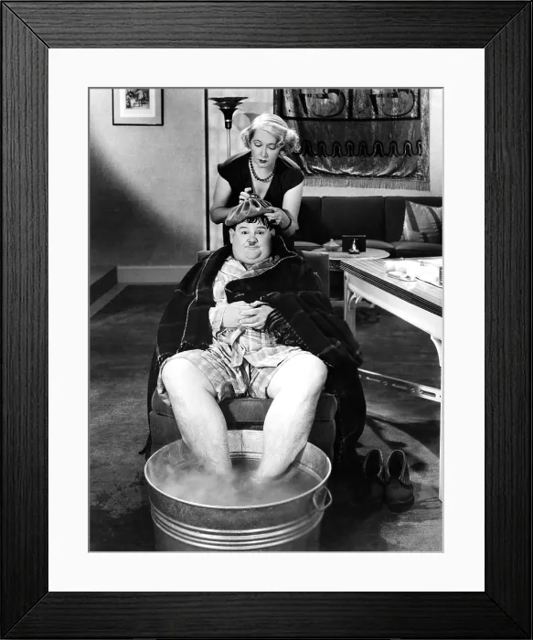 Framed Print : SONS OF THE DESERT, from top: Mae Busch, Oliver Hardy, 1933 sotd1933-fsct02(sotd1933-fsct02)