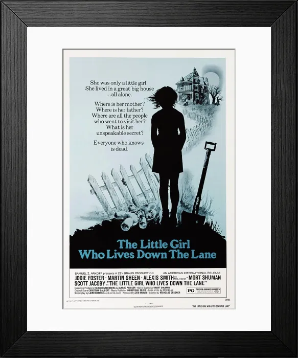 Framed Print : THE LITTLE GIRL WHO LIVES DOWN THE LANE, US poster, 1976